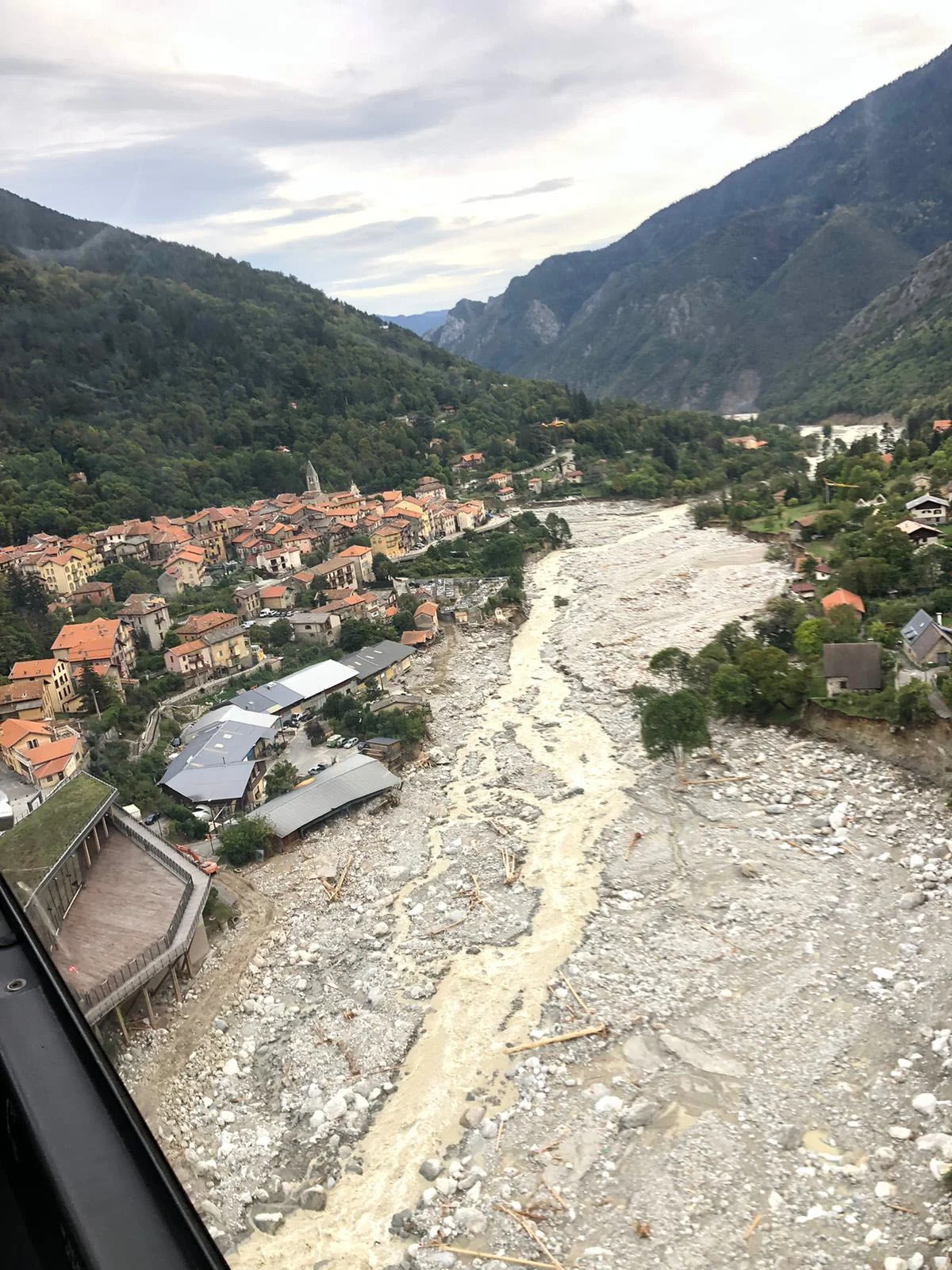 la-crue-torrentielle-de-la-vesubie-a-redessine-la-vallee-emportant-tout-sur-son-passage-route...webp