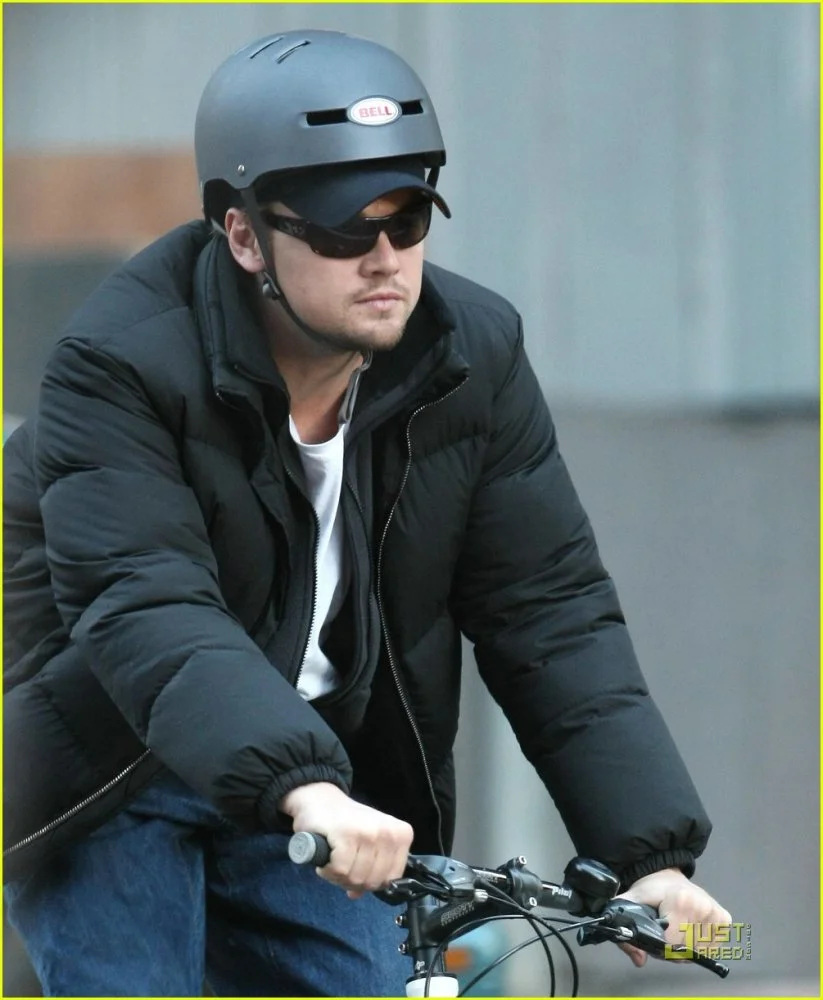 leonardo-dicaprio-lukas-haas-biking-05.webp