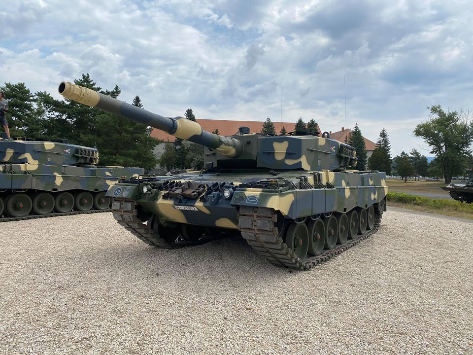 leopard-tanks.jpg