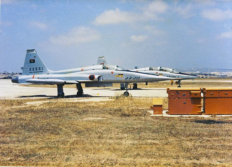 Libyan F-5A (22551) & F-5B.webp