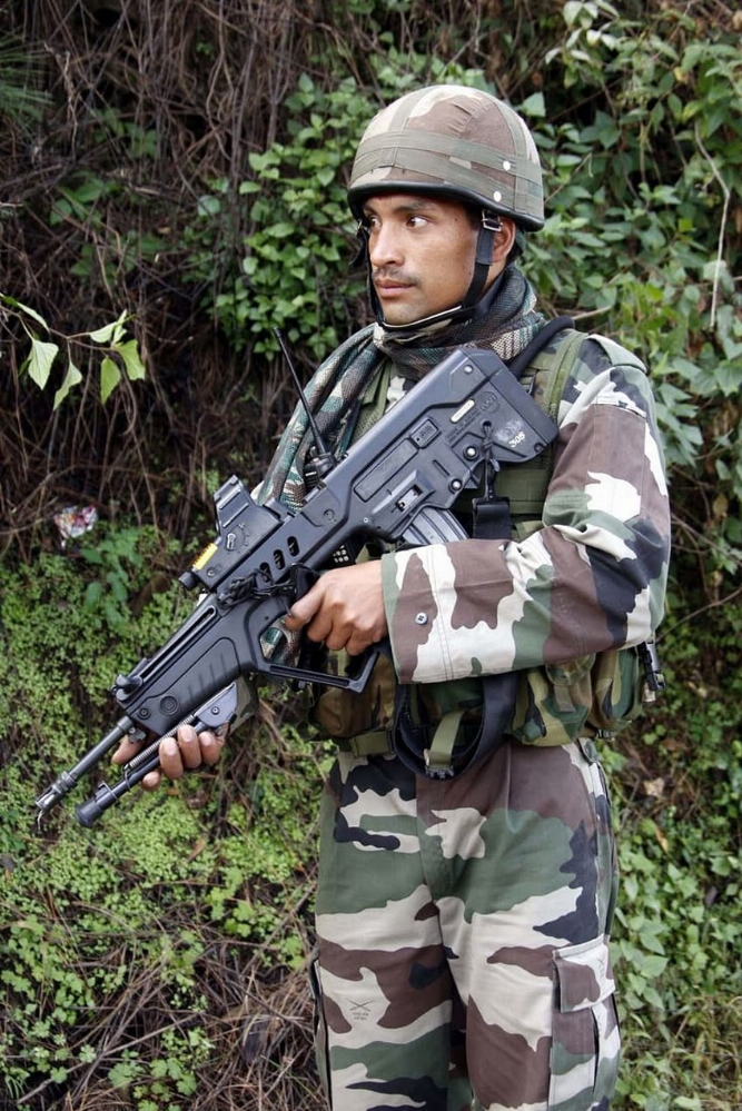 lpaper-pin-on-militarian-indian-army-special-force.jpg