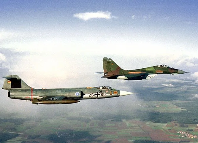 Luftwaffe F-104G (26-60) & MiG-29A (..-20) inflight (end of 1980s).webp