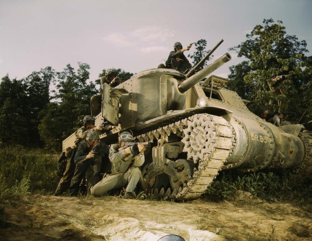 M3-Lee-US-Army-tank-crew-M1917-1942.jpg