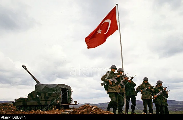 march-1995-iraqturkey-border-turkish-military-raise-their-flag-during-DBD84N.webp