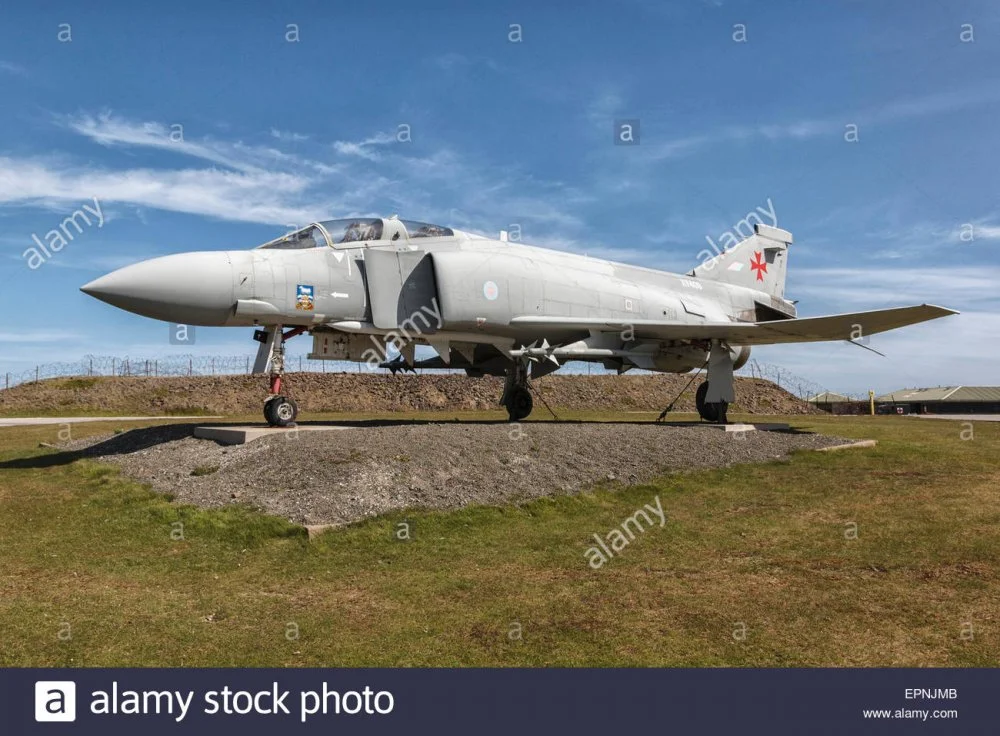 mcdonnell-f4-phantom-fighter-aircraft-of-the-raf-on-display-at-mount-EPNJMB.webp