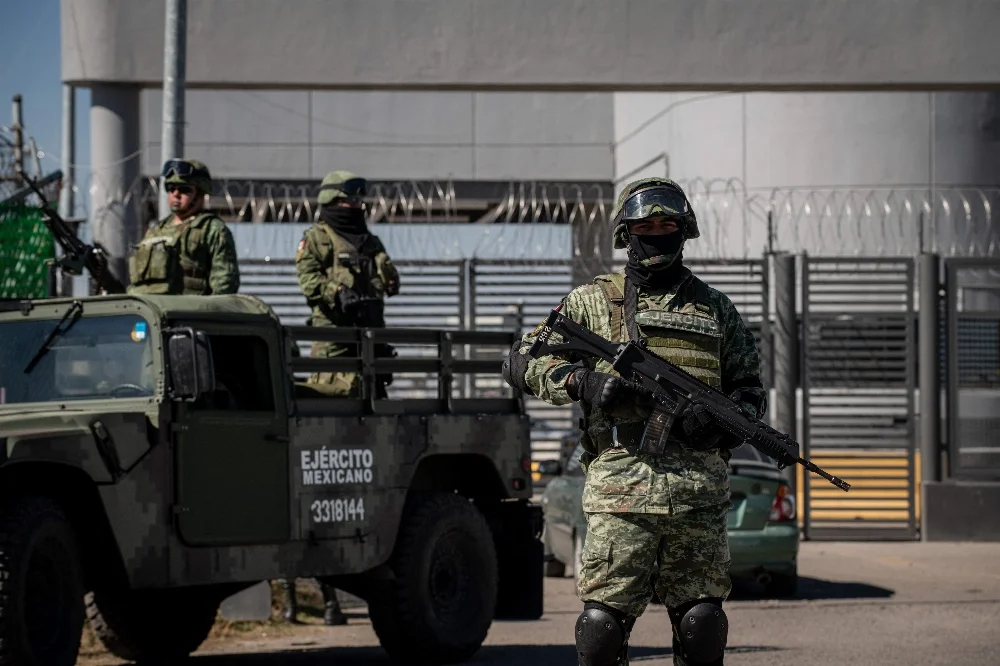 Mexican-army-GettyImages-1246046338.jpg