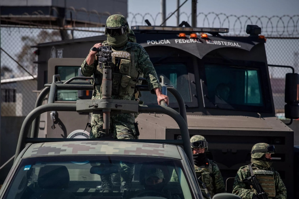 mexican-army-guarding-maximum-security-prison.jpg