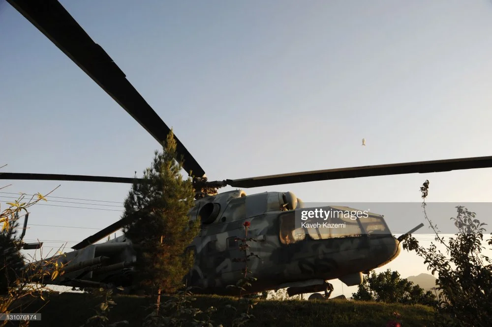 Mi-24A AAF expuesto en estacion TV Shemshad en Kabul, 16-10-2011.webp