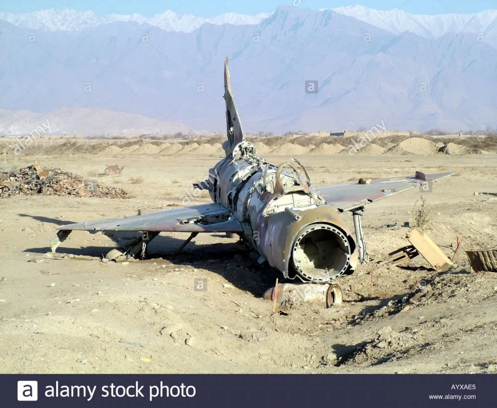 MiG-21 AAF 061, PFM destruido en Bagram c2004.webp