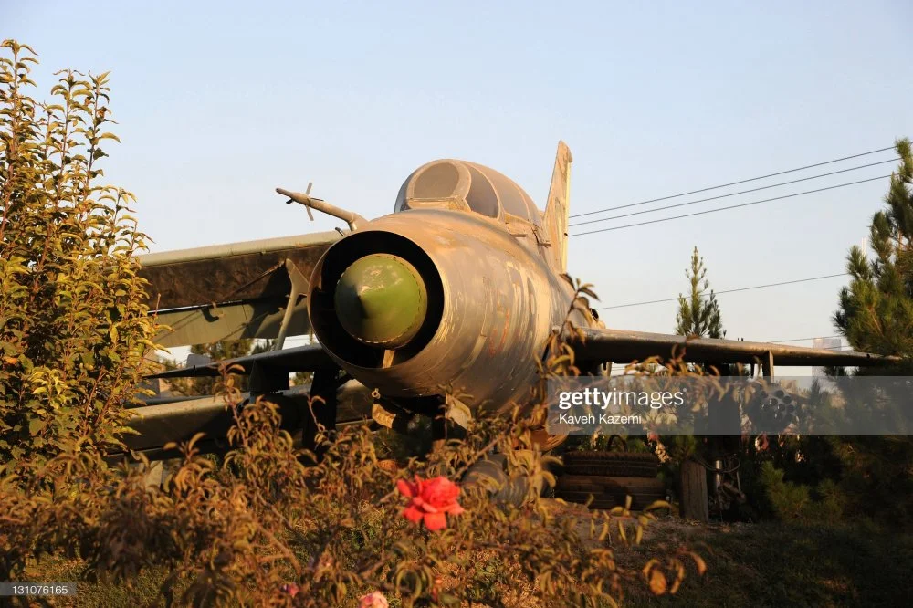 MiG-21 AAF 070, U expuesto en estacion TV Shemshad en Kabul, 20-10-2011.webp