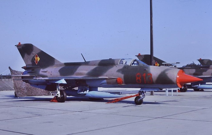 MiG-21SPS 813 EAST GERMAN AF NVA LSK 1989.jpg