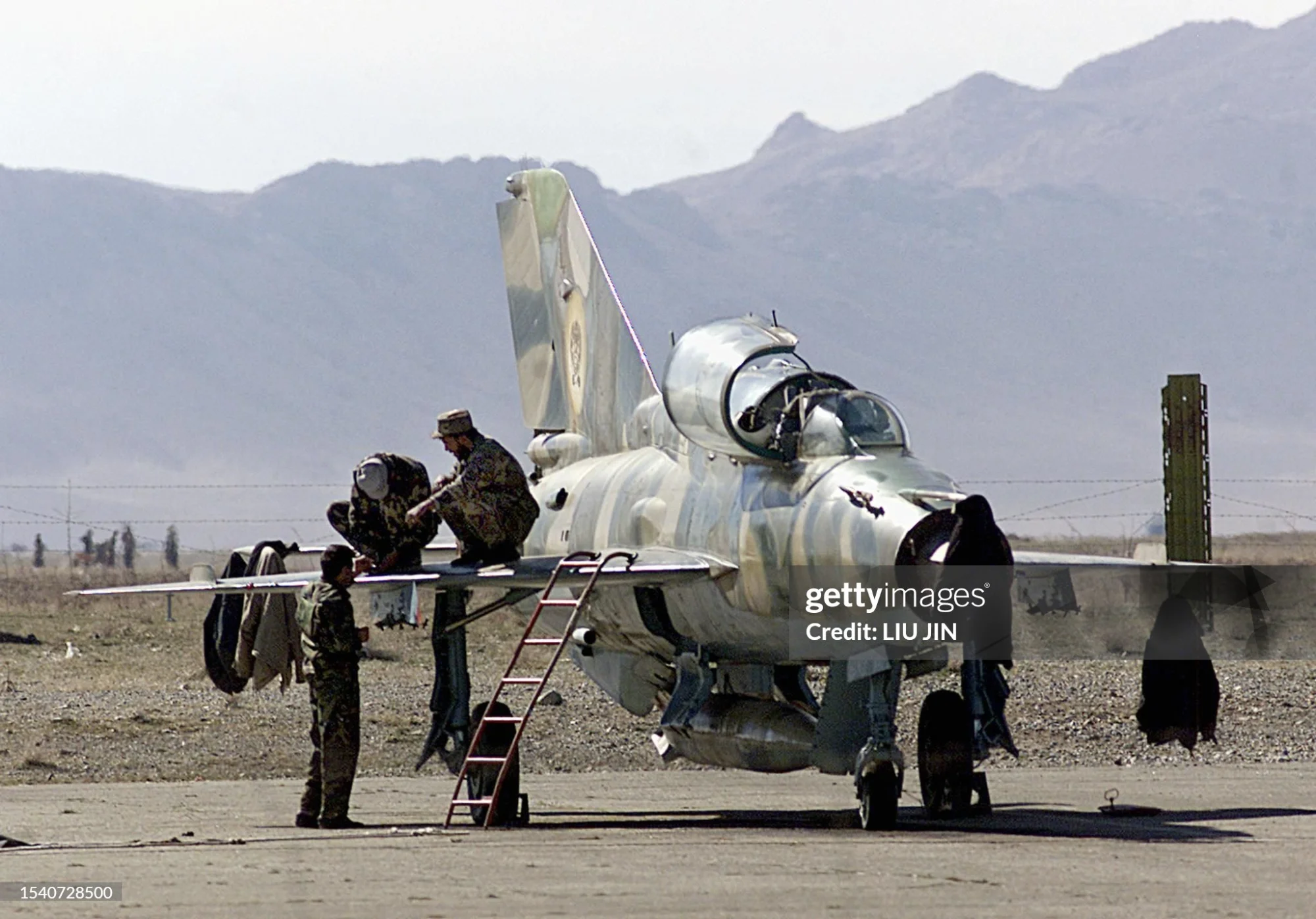 MiG-21UM Herat 2002-02.webp