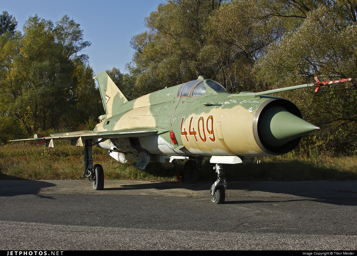 Mikoyan-Gurevich MiG-21MF Fishbed J.jpg