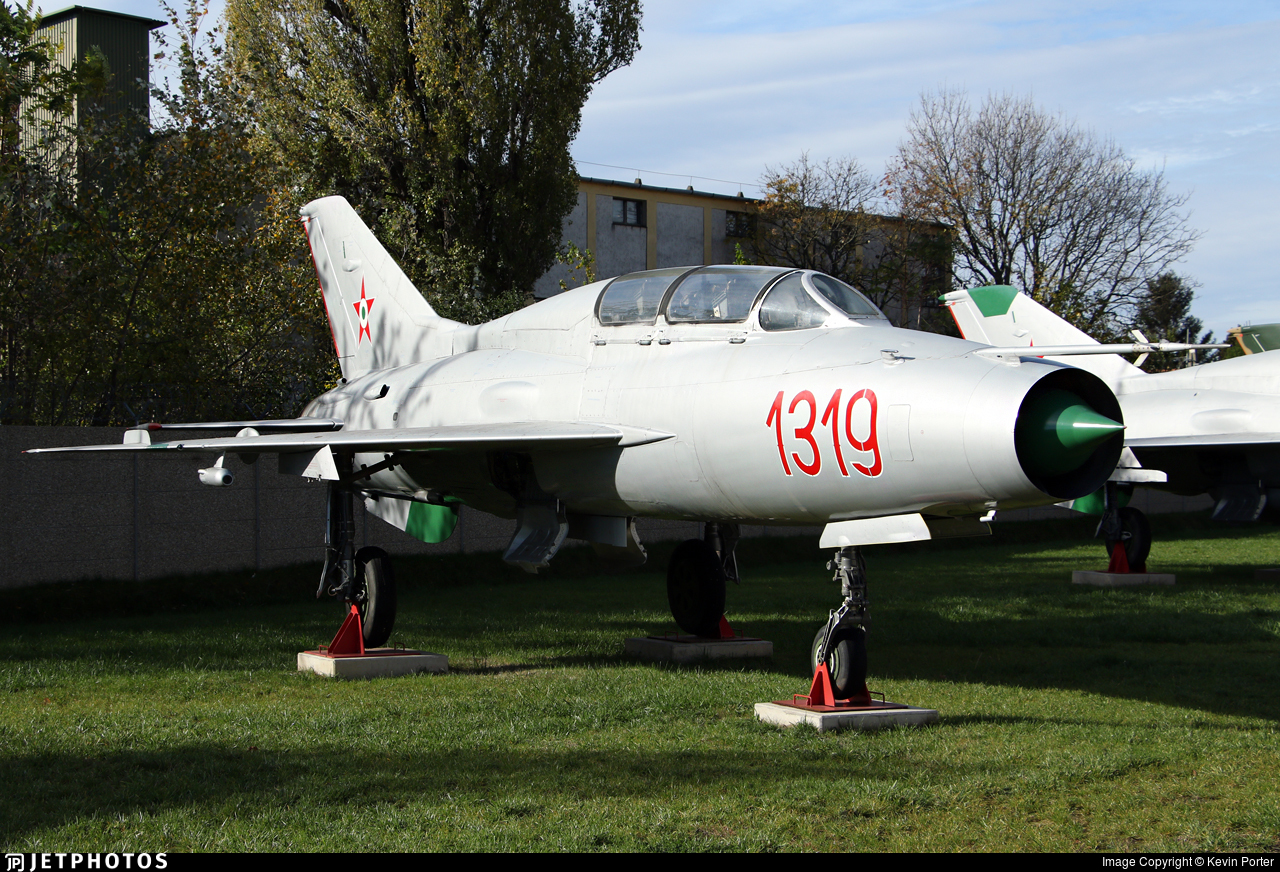Mikoyan-Gurevich MiG-21U Mongol A.jpg
