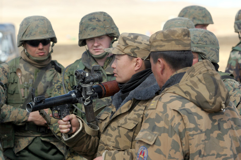 Mongolian_soldier_with_RPG_in_2005.jpg