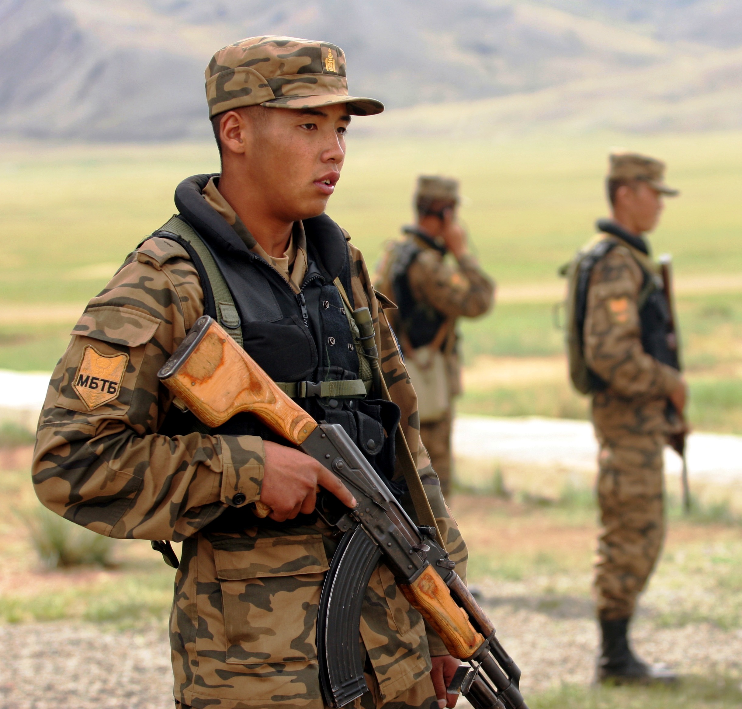 Mongolian_soldiers_in_2007 (2).jpg