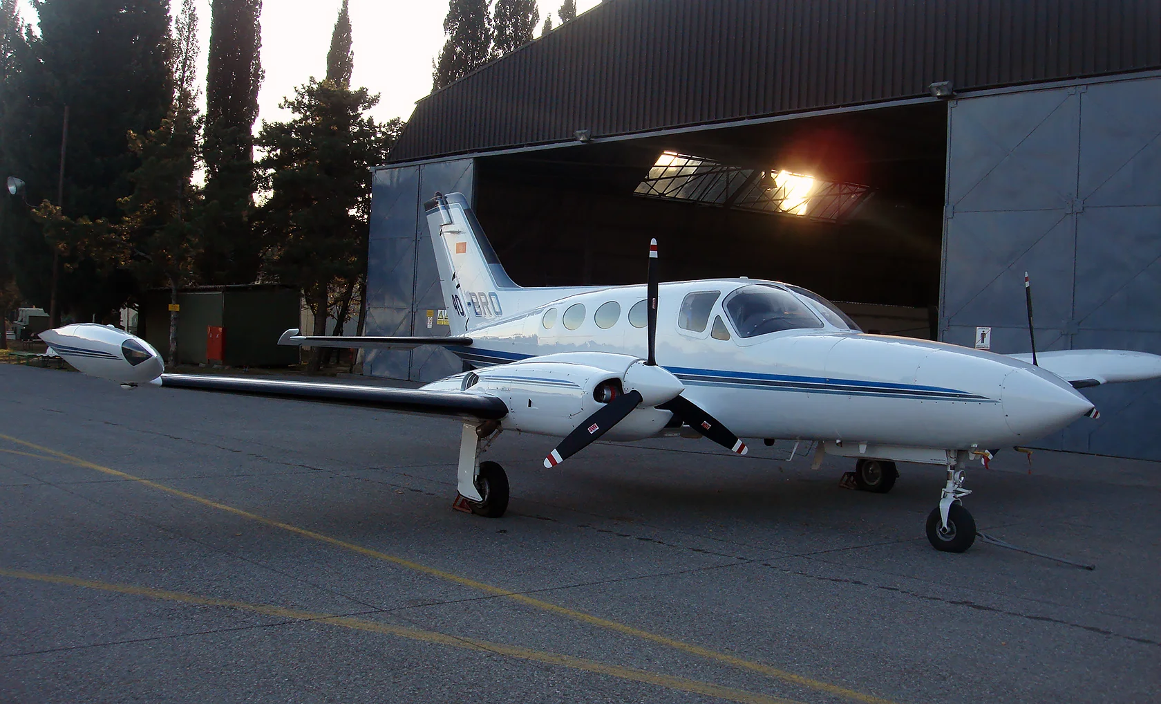 Montenegro-Air-Force-Cessna-421B-Golden-Eagle-40-BRO-at-Golubovci-air-base-photo-VVCG-via-Igo...webp