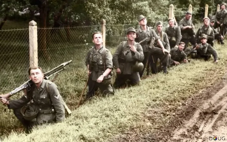 -move-or-dug-in-and-waiting-in-the-Normandy-1944-2.webp