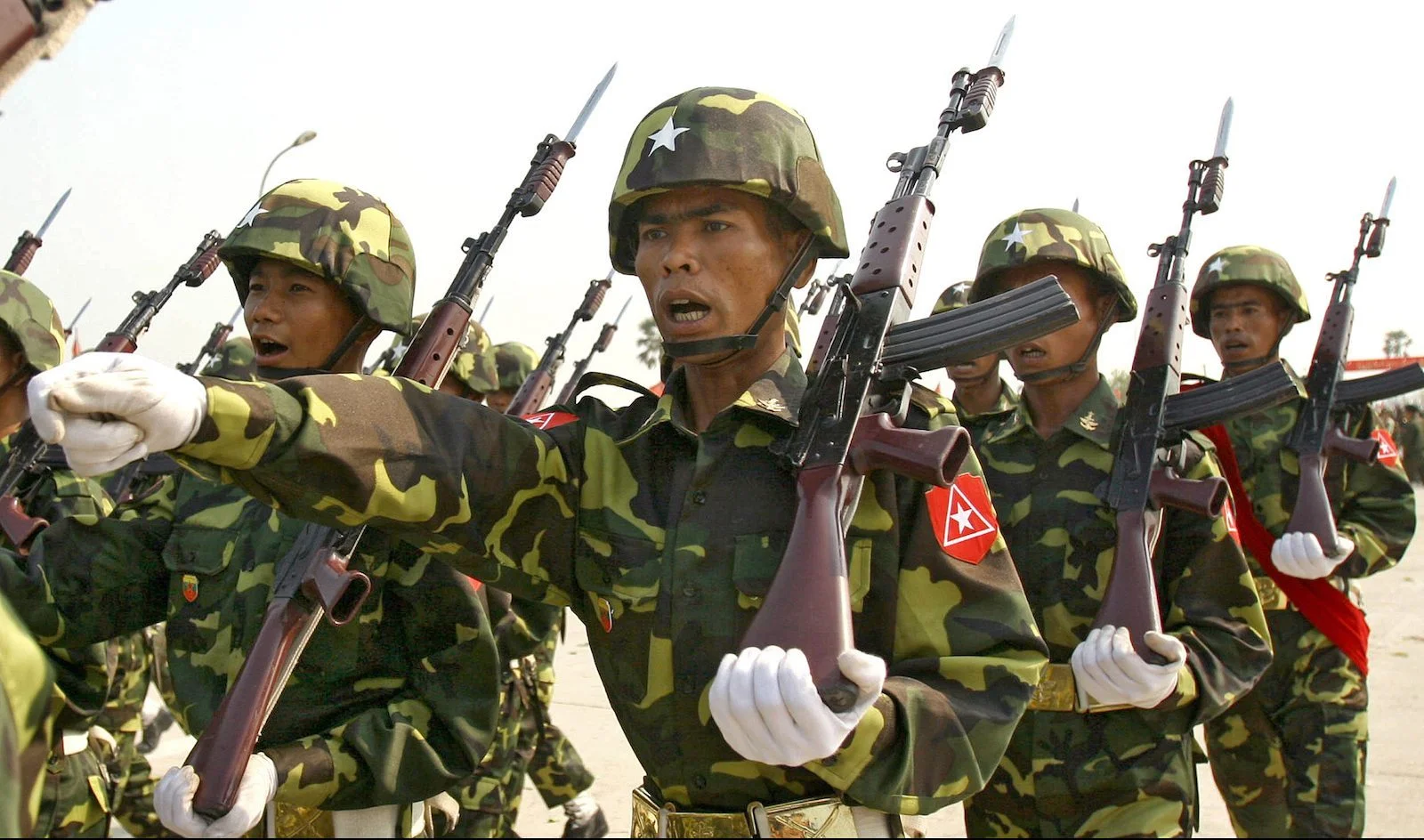 Myanmar-soldiers-Armed-Forces-Day-2007-e1576578015336.webp