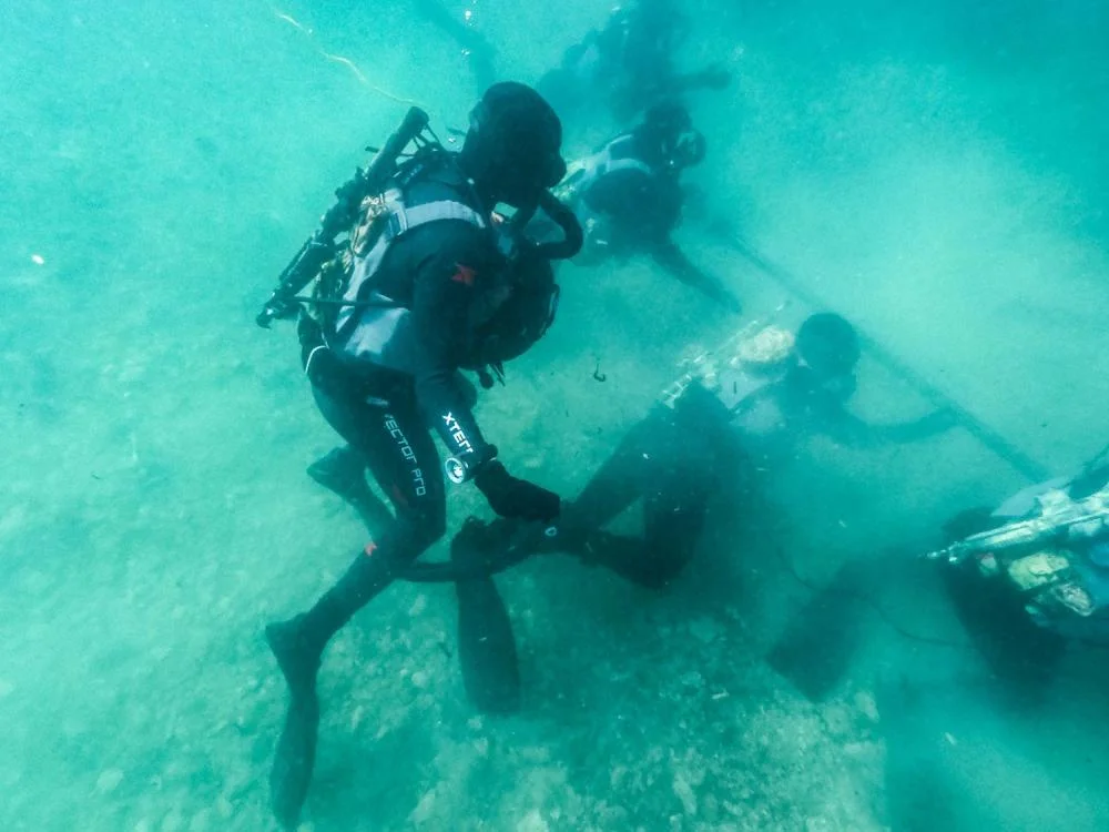 Navy SEALs dive with Croatian special operations forces.webp