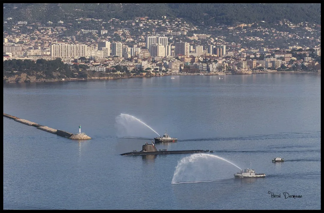 ne-tourville-s637-entering-toulon-v0-pdz10lb6mv4e1.webp