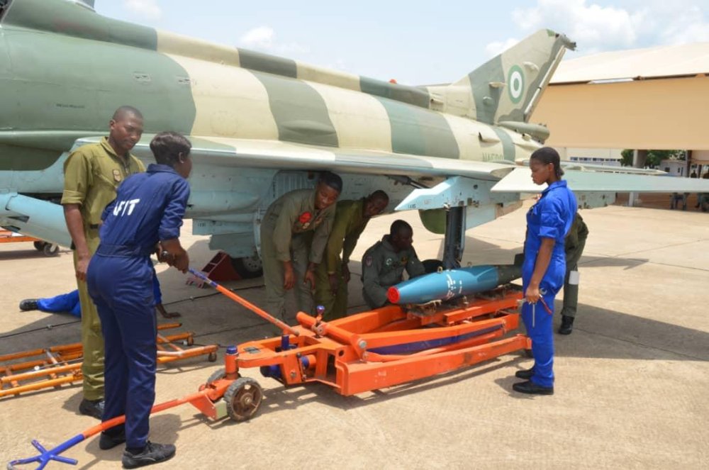 Nigerian F-7Ni being armed with bombs (before December 2021).jpg