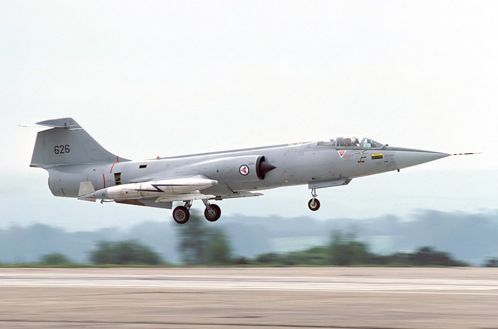 Norway RF-104G (626, 683C-4026) of 331 Skvadron at Greenham Common for IAT (24 June 1977).jpg
