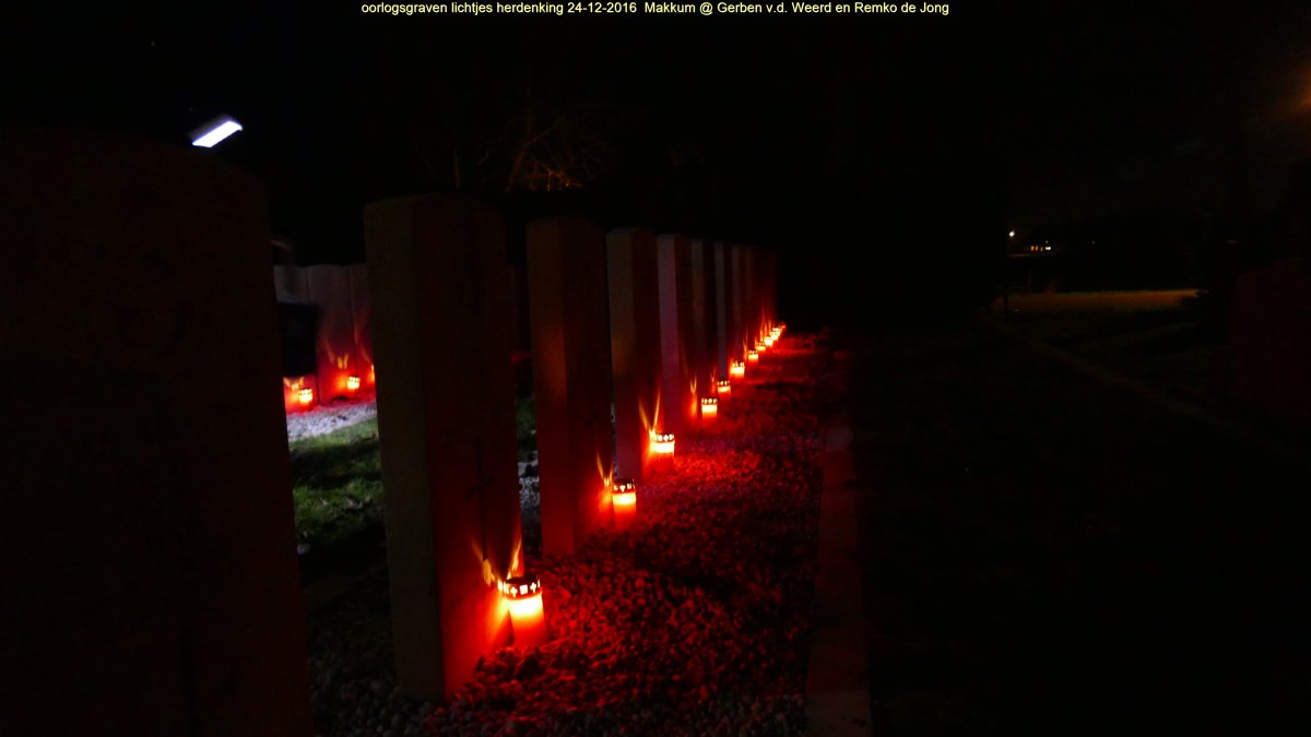 Oorlogsgraven lichtjes herdenking Makkum 24-12-20161165.JPG