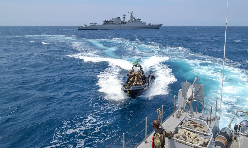 Operacao-GUINEX-III-Fragata-Liberal-realiza-exercicios-no-mar-com-navio-da-Marinha-de-Togo.jpg