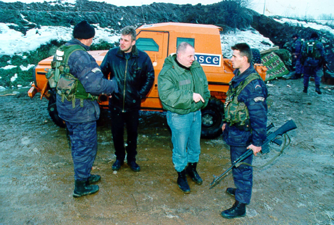 OSCE supervising the truce, November 1998.webp