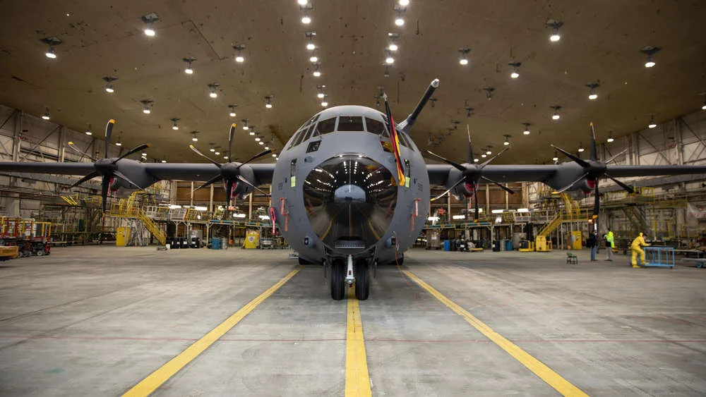 paint-barn-germany-c-130j-5930-production-2021-mp21-0032-002.webp