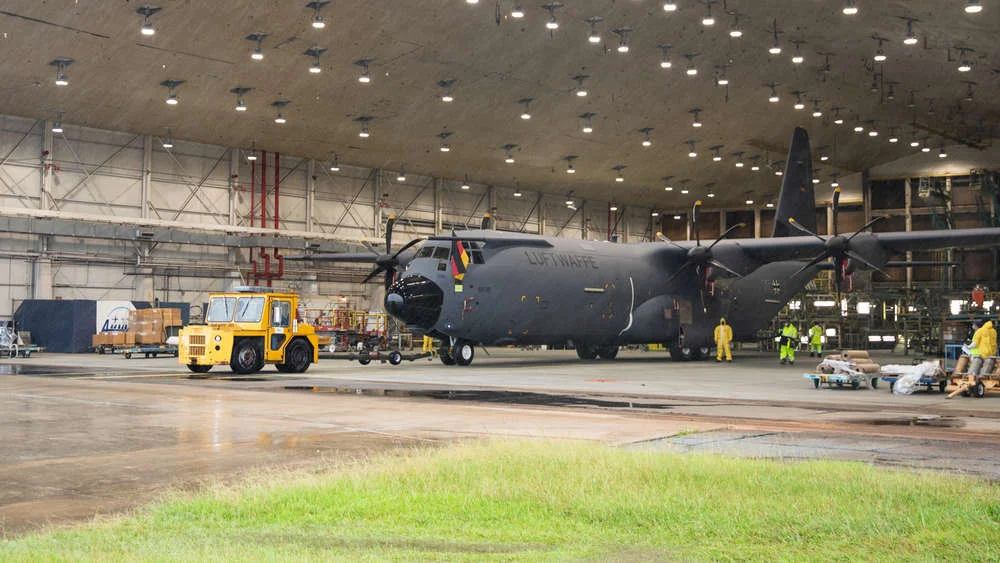 paint-barn-germany-c-130j-5930-production-2021-mp21-0032-003.webp