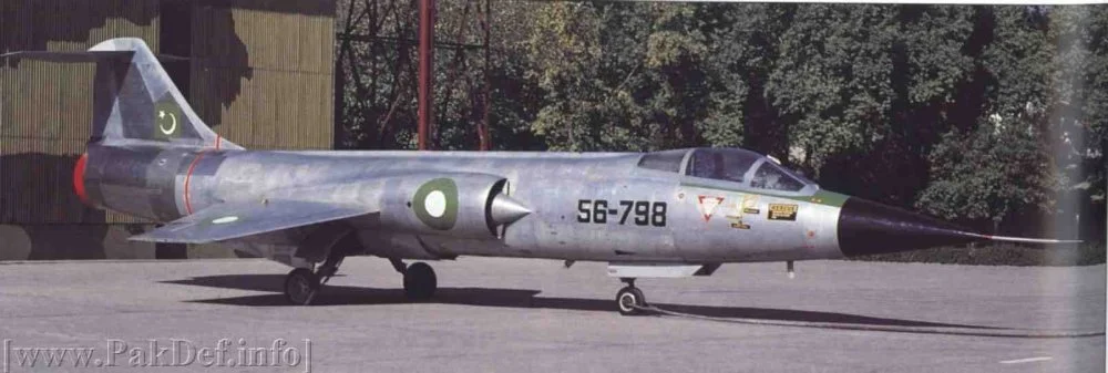 Pakistani F-104A (56-798).webp