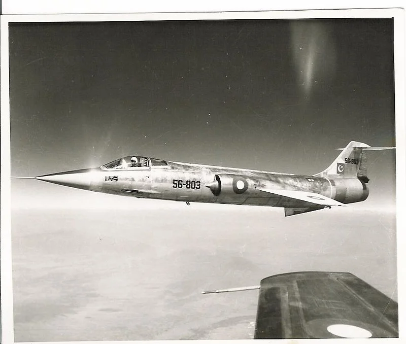 Pakistani F-104A (56-803) inflight (1965).webp