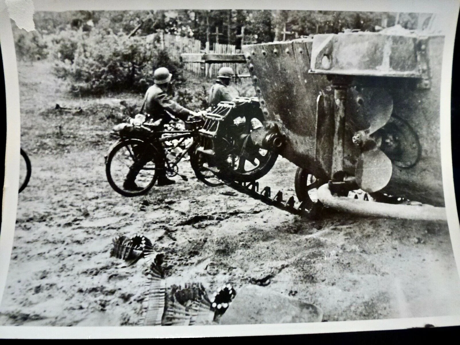 Photo-PRESSE-ww2-TANK-AMPHIBIE.webp