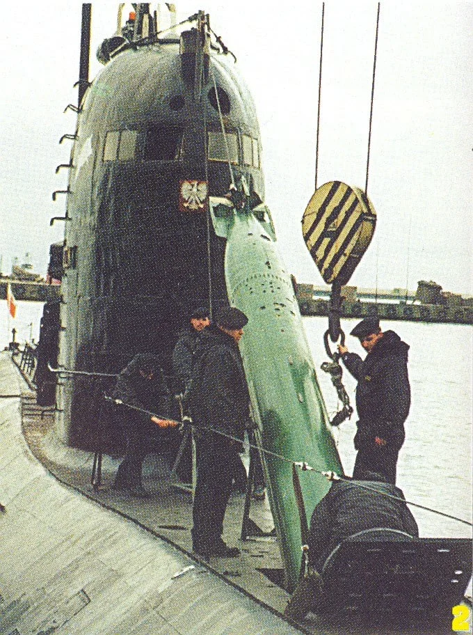 poland B-29 reloading torpedo.webp