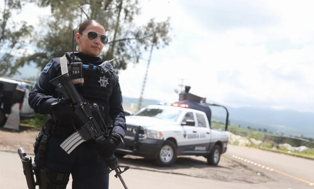 Policia-mujer-1160x700.webp