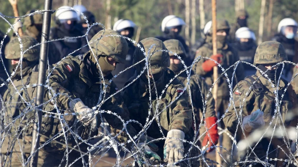 polish-police-wire-fence-1280x720.jpg