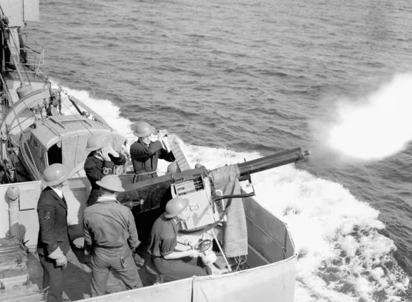 QF_2_pounder_HMCS_Assiniboine_a104060-v6.webp