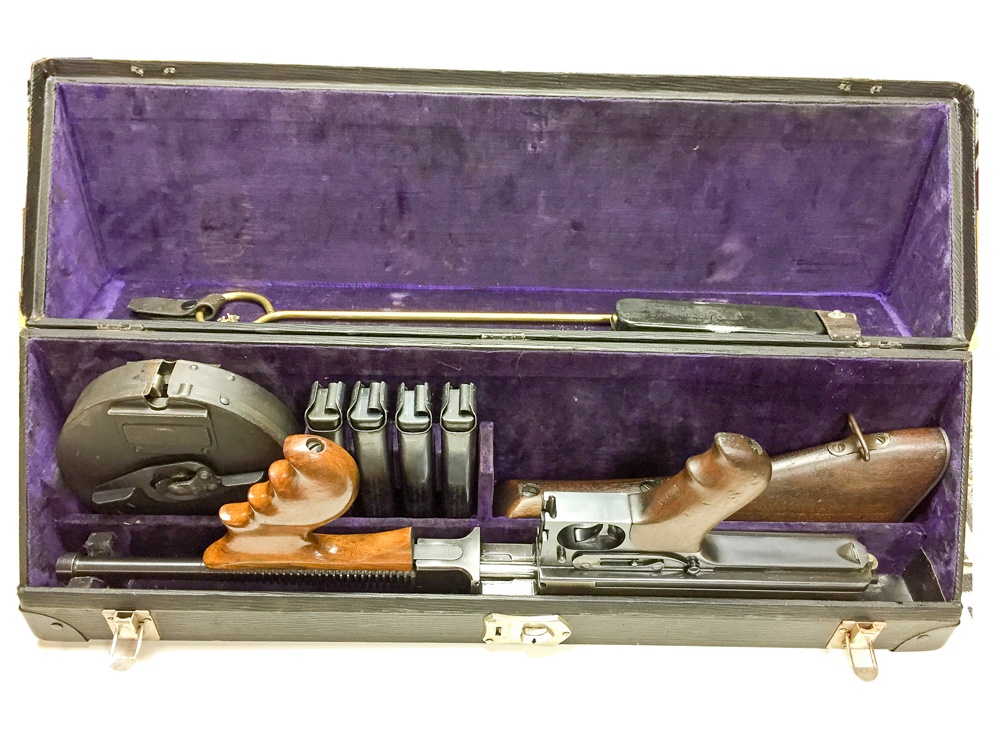 R7510-FBI-Guns-Thompson-Submachine-Gun-3.jpg