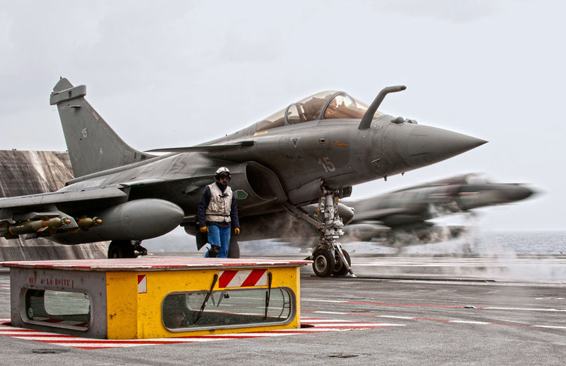 Rafale+and+SEM+on+the+catapults..jpg
