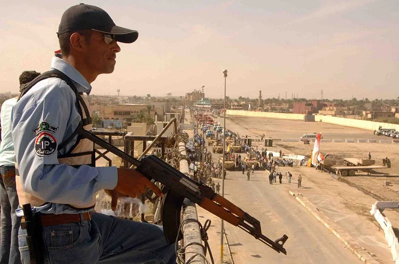 Ramadi_police_officer_with_Zastava_M70,_2008.webp