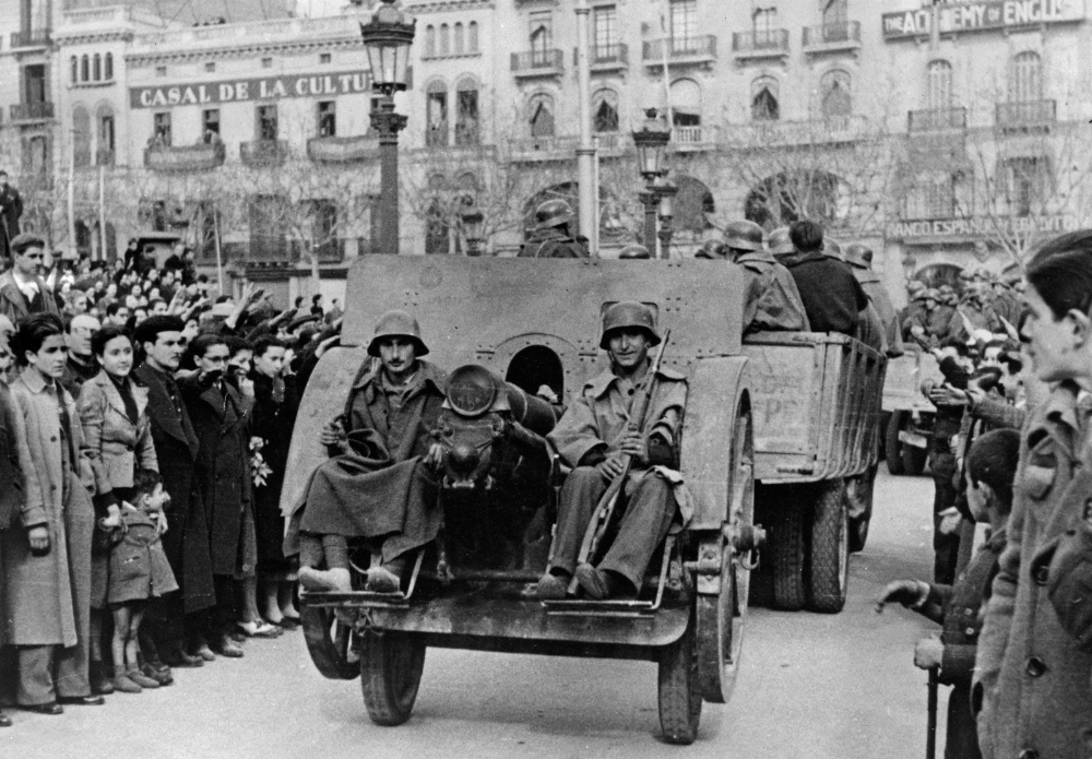 rancisco-Franco-troops-Barcelona-Spanish-Civil-War.jpg