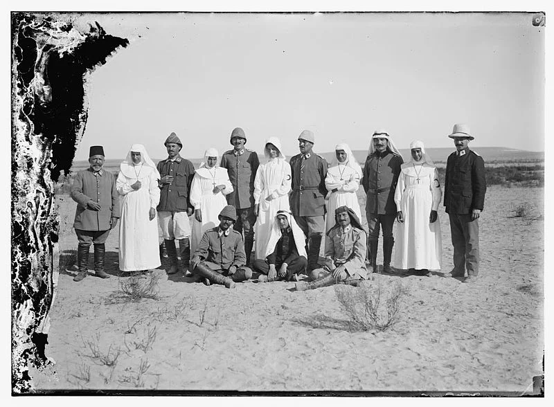 Red_Crescent_staff_at_Hafir_el_Aujah.webp