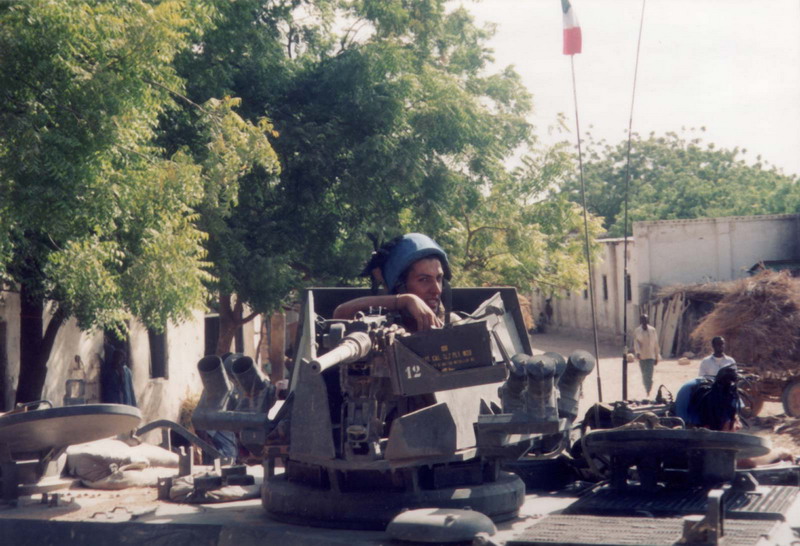 RestoreHope-Somalie-93-patrouille-italienne-VCC-1-Bersaglier-Check-Point.jpg