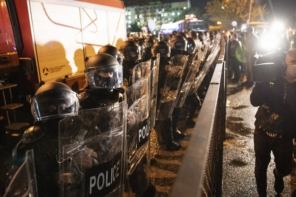 riot-police-at-the-fence-8-11-20.jpg