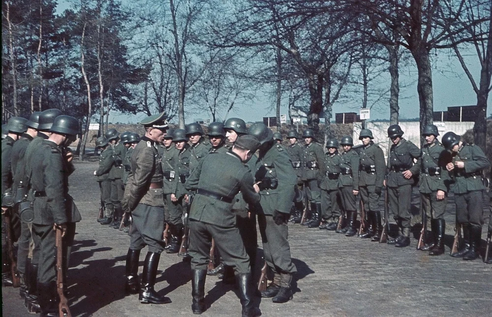 rman-officer-conducts-review-of-troops-Warsaw-1940.webp