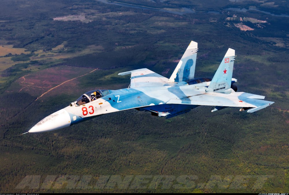 Russian Navy Su-27P (RF-91911, 83 red) over Russia (2022).jpg
