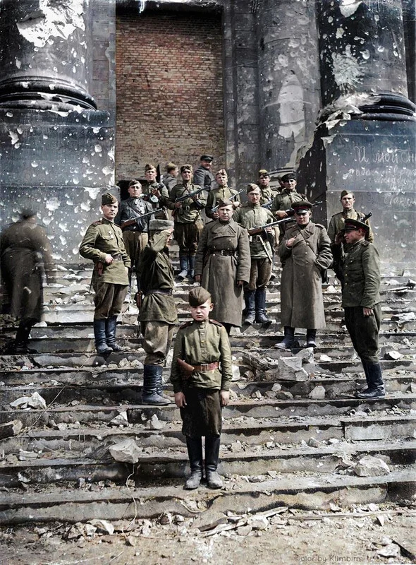 Russian-Soldiers-Berlin-3-de-mayo.webp