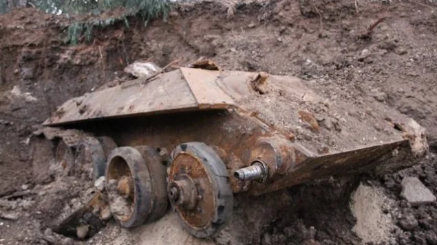 russian tank buried.webp